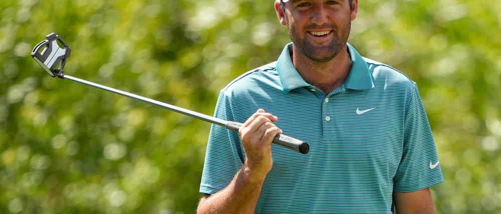 Scottie Scheffler hat bei der PGA Championship nach der dritten Runde die Führung übernommen.