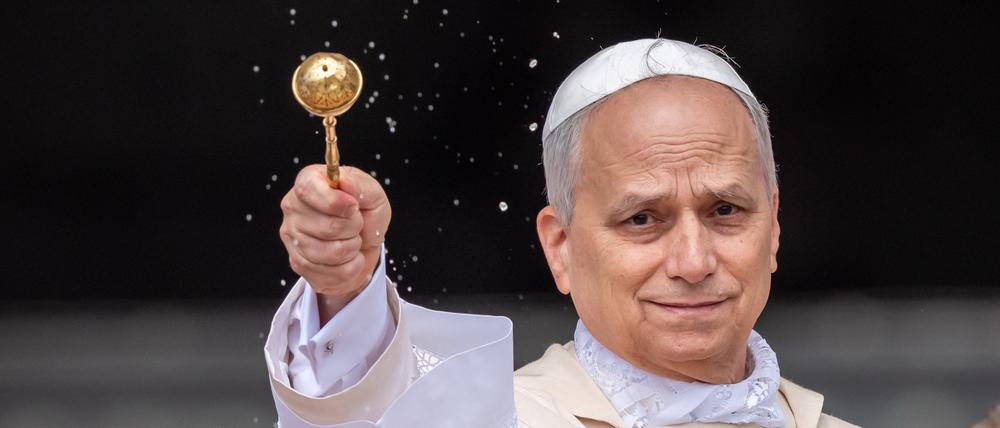 Der neue Papst Leo XIV. bei seiner Amtseinführung auf dem Petersplatz. 