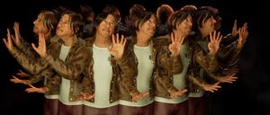 Szene aus der Video-Installation „Lasting Generation“ von Theresa Reiwer.