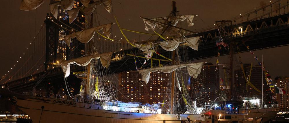 Bei der Kollision wurden unter anderem die Masten des Schiffes beschädigt.