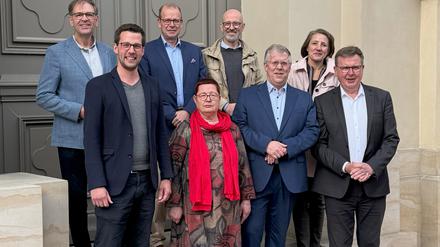 Neu gegründeter Freundeskreis der Garnisonkirche Potsdam mit den Gründungsmitgliedern Johannes Funke, Jan Kingreen, Thomas Mestwerdt, Christian Nottmeier, Peter Tauber, Ellen Ueberschär, Martina Weyrauch und Georg von Willisen. 