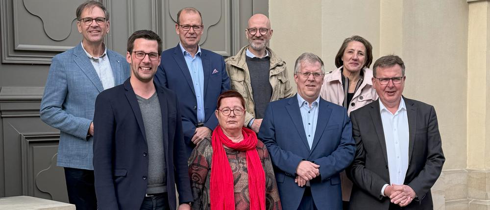 Neu gegründeter Freundeskreis der Garnisonkirche Potsdam mit den Gründungsmitgliedern Johannes Funke, Jan Kingreen, Thomas Mestwerdt, Christian Nottmeier, Peter Tauber, Ellen Ueberschär, Martina Weyrauch und Georg von Willisen. 
