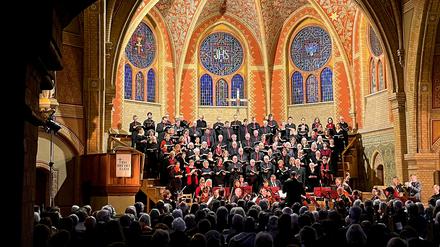Die Potsdamer Kantorei und das Neue Kammerorchester in der Erlöserkirche.