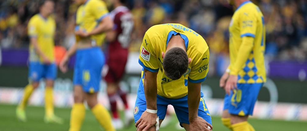 Braunschweiger Entsetzen: Sven Köhler nach dem Gegentor zum 0:4.