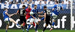 Lukas Petkov bringt Elversberg sehenswert in Führung.