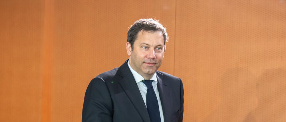 Lars Klingbeil (SPD), Bundesminister der Finanzen, kommt zu Beginn der zweiten Sitzung des Bundeskabinetts im Bundeskanzleramt (Archivbild).