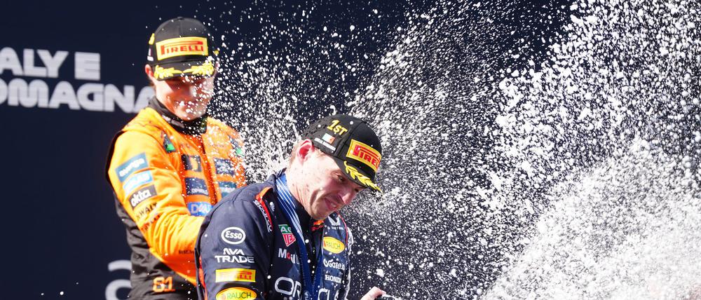 Max Verstappen (vorn) lieferte in Imola eine Lehrstunde für Oscar Piastri.