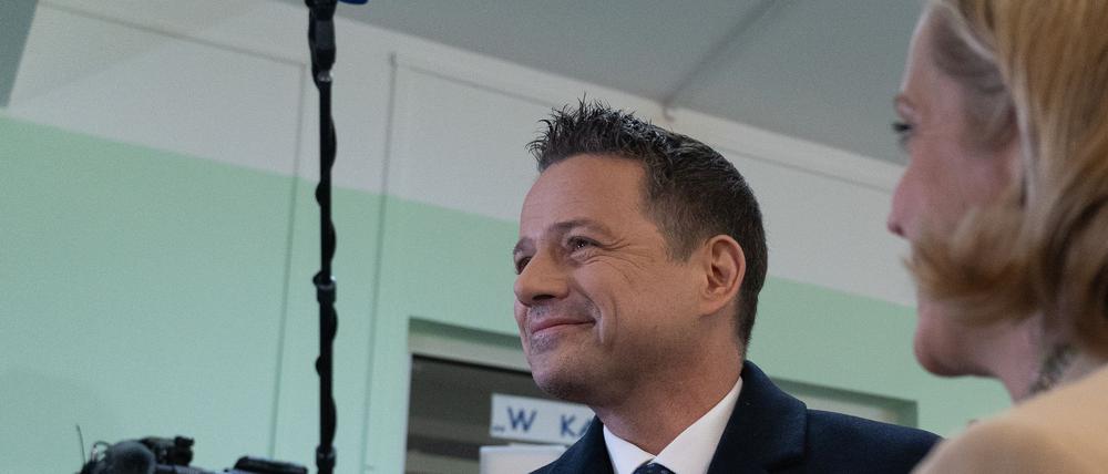 Der liberalkonservative Rafal Trzaskowski gewinnt die erste Runde der Präsidentenwahl mit hauchdünnem Vorsprung. Nun muss er in die Stichwahl.