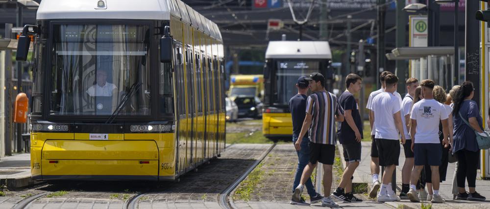 Berliner Schüler können kostenlos mit Bus und Bahn durch die Hauptstadt fahren.