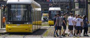 Berliner Schüler können kostenlos mit Bus und Bahn durch die Hauptstadt fahren.