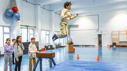 Kinder sollen vom Rechner oder vom Handy weggeholt werden und sich mehr bewegen.