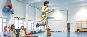Kinder sollen vom Rechner oder vom Handy weggeholt werden und sich mehr bewegen.