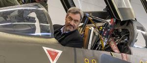 Markus Söder (CSU), Ministerpräsident von Bayern, bei seinem Besuch beim Taktischen Luftwaffengeschwader 74 bei Neuburg an der Donau.