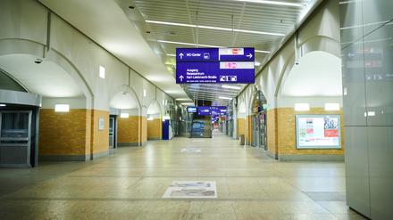 Der Bahnhof Alexanderplatz. 