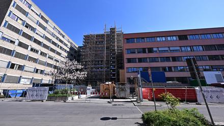 Potsdam, 12.05.2025, Lokales, Klinikum Ernst von Bergmann, EvB, Krankenhaus, Foto: Ottmar Winter PNN ACHTUNG: Foto ist ausschließlich für redaktionelle Berichterstattung der PNN und des TGSP! Eine kommerzielle Nutzung, z.B. Werbung, ist ausgeschlossen. Die Weitergabe an nicht autorisierte Dritte, insbesondere eine weitergehende Vermarktung über Bilddatenbanken, ist unzulässig.