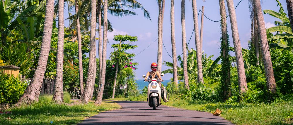 Auf Bali sorglos die schönsten Strände finden: geht mit dem Motorroller ziemlich gut.