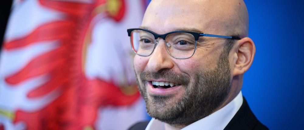 Der designierte Innenminister erhielt bei seiner Vorstellung reichlich Lob für seinen Pragmatismus.