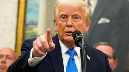 US-Präsident Donald Trump streut Zweifel daran, dass die Krebserkrankung seines Amtsvorgängers Joe Biden erst jetzt bekannt wurde.