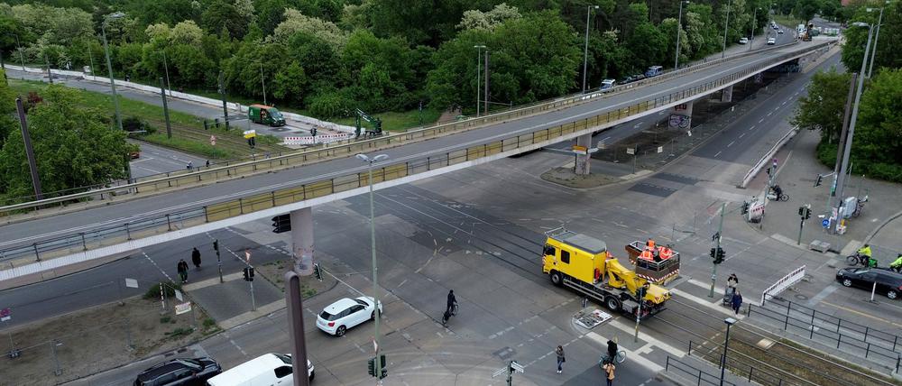 Die Brücke an der Wuhlheide im Ortsteil Oberschöneweide ist bis auf weiteres komplett gesperrt.