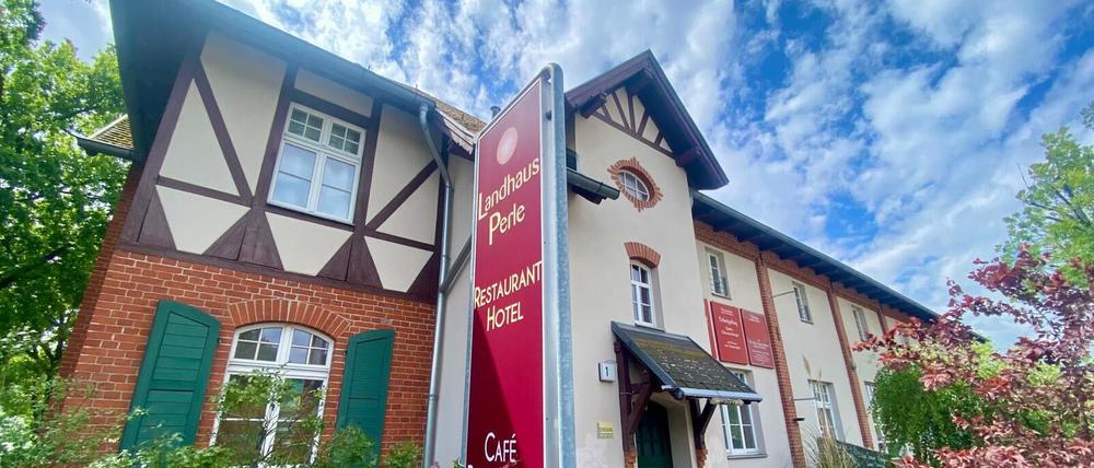 Restaurant Landhausperle in Berlin Spandau Falkenseer Damm , früher Taubenstation. Schließt im Sommer 2025