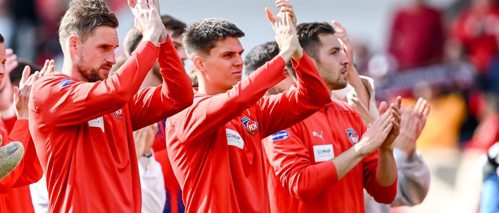 Patrick Mainka (l.) und die Heidenheimer kämpfen weiter gegen den Abstieg.