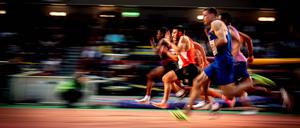 Sprinter bei einem Lauf.