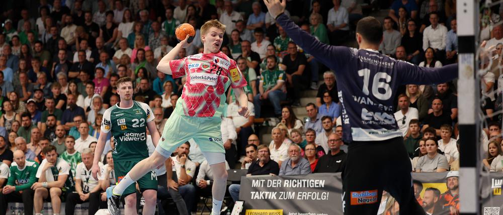 Füchse-Spieler Jan Grüner und seine Teamkollegen bekommen kurze Pause vor dem Meisterschaftsfinale.  