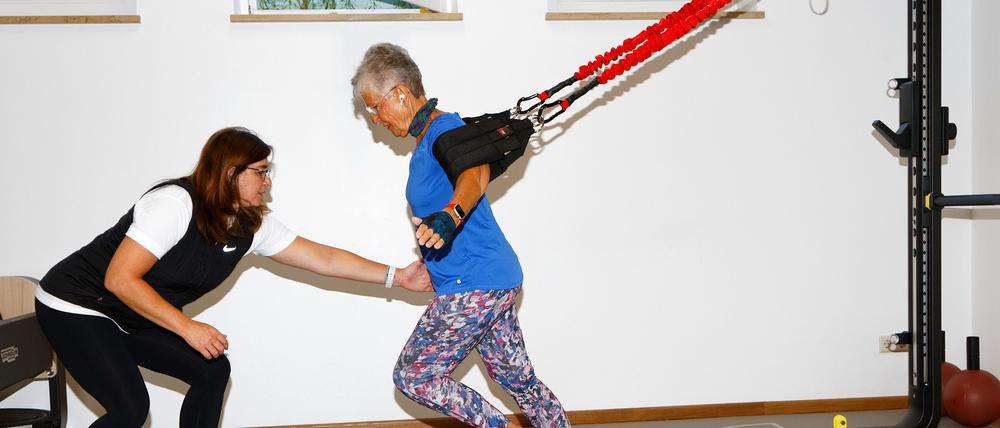 Das Zirkeltraining ist für junge, alte, fitte und nicht so fitte Menschen geeignet.