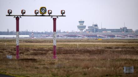 Am ehemaligen Flughafen Tegel ist ein 190 Hektar großer Landschaftspark geplant. (Archivbild)