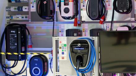 Die Bundesnetzagentur hat die elektrische Sicherheit von Wallboxen geprüft und festgestellt: Keine Gefahren für die Nutzerinnen und Nutzer. Auch die Funktechnik funktionierte. (Symbolbild)