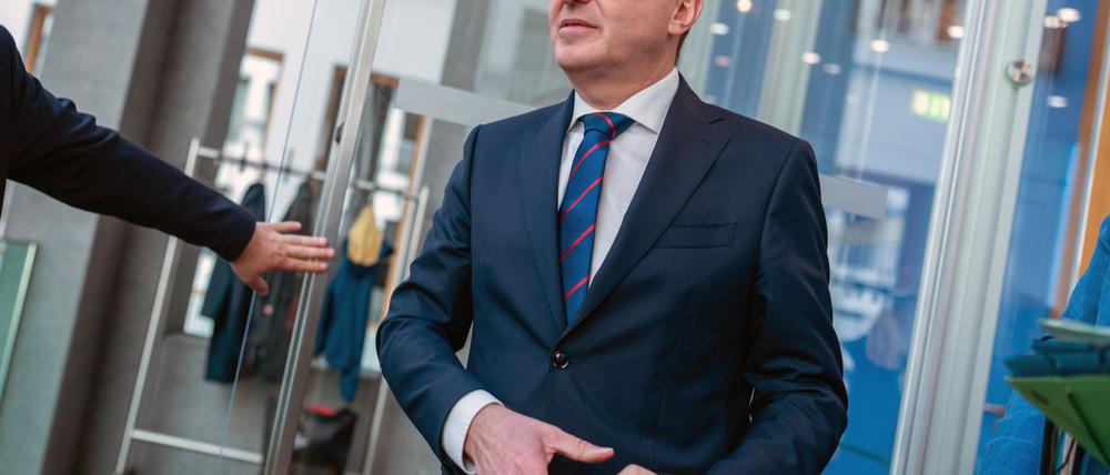 Bei der Vorstellung der Jahresstatistik zur politisch motivierten Kriminalität wurde Bundesinnenminister Alexander Dobrindt (CSU) auch nach der AfD gefragt. 