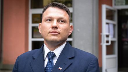Der rechtsradikale polnische Präsidentschaftskandidat Slawomir Mentzen, der als Drittplatzierter nach der ersten Wahlrunde ausgeschieden ist, will Einfluss auf die Stichwahl nehmen. (Archivbild)