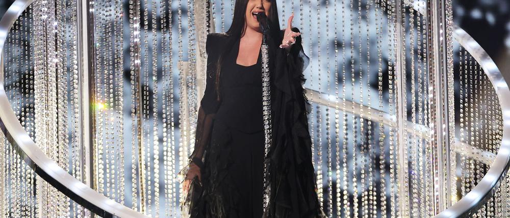 Yuval Raphael singt ihren Titel „New Day Will Rise“.