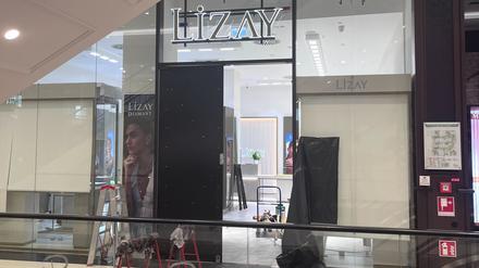 Die Geschäftsräume der türkischen Juwelierkette „Lizay“ sind menschenleer.