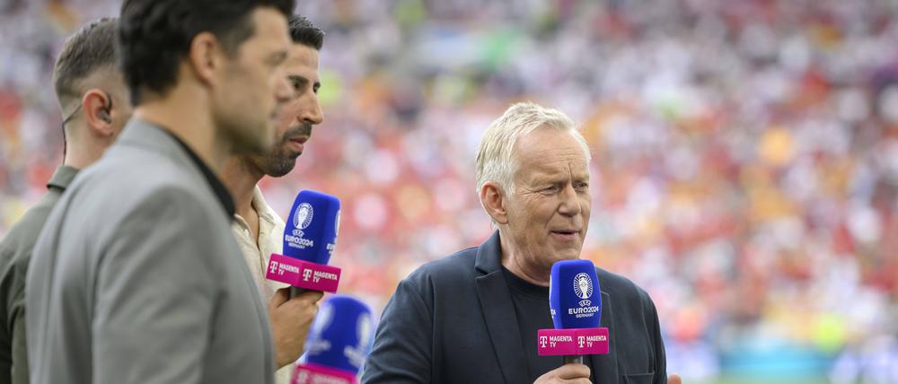 Die EM 2024 übertrug Magentasport unter anderem mit Johannes B. Kerner und Experte Michael Ballack
