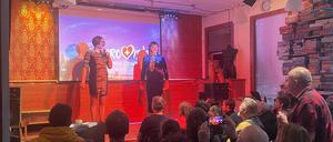 Die Drag Queens Gundel Schlauch und Cathérine moderieren das "betreute Public Viewing" zum ESC-Finale in der AHA
