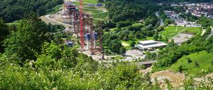 Bau der Hochbrücke über das Neckartal