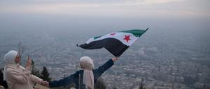 Die EU will mit der Aufhebung der Wirtschaftssanktionen den Wiederaufbau Syriens ermöglichen.