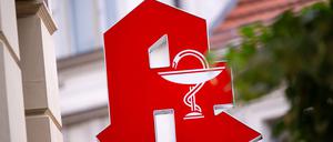 Mehrere Apotheken in Potsdam wurden durchsucht. (Symbolbild)