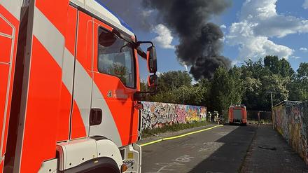 In einer einstigen Kleingarten-Kolonie in Berlin-Spandau war am Dienstag ein Feuer ausgebrochen.