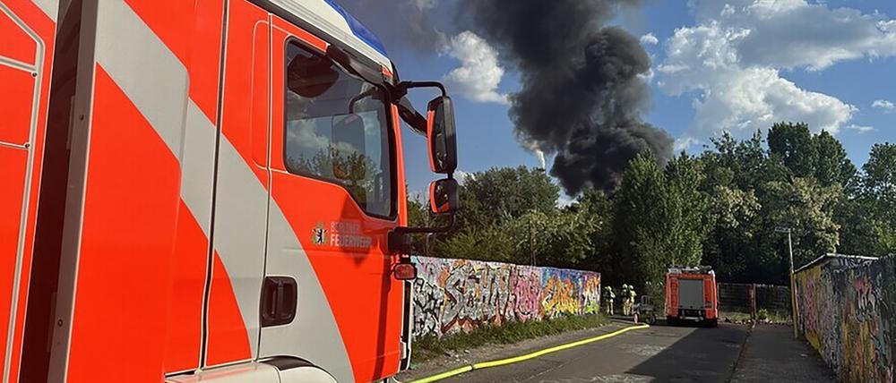 In einer einstigen Kleingarten-Kolonie in Berlin-Spandau war am Dienstag ein Feuer ausgebrochen.