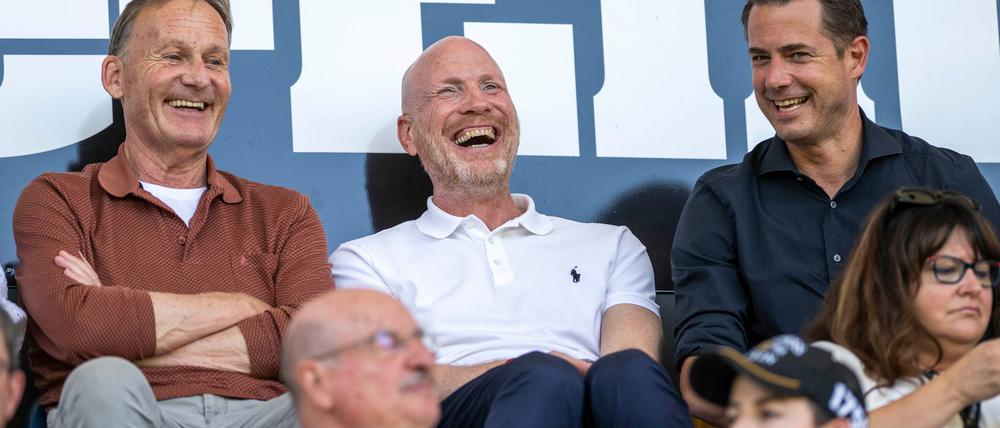 Mathias Sammer (M) dürfte Borussia Dortmund in einer etwas anderen Rolle erhalten bleiben.