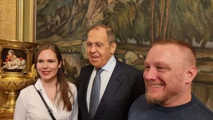 Im März 2023 teilte Alina Lipp auf ihrem Telegram-Kanal „Neues aus Russland“ ein Bild von sich und Thomas Röper mit dem russischen Außenminister Sergej Lawrow.