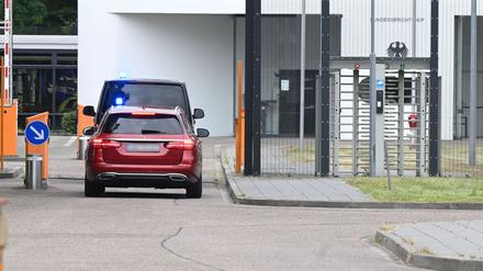 Festgenommene Verdächtigte kommen zur Haftprüfung in den Bundesgerichtshof in Karlsruhe.
