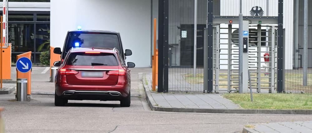 Festgenommene Verdächtigte kommen zur Haftprüfung in den Bundesgerichtshof in Karlsruhe.