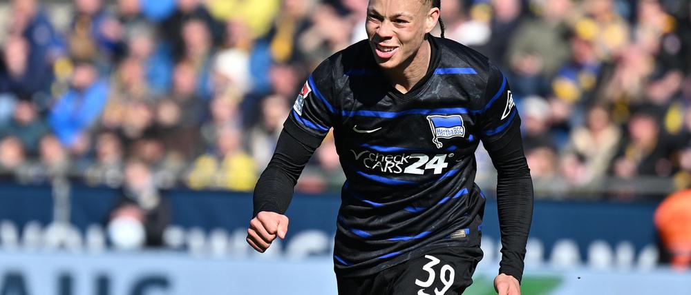 Derry Scherhant wechselt von Hertha BSC zum SC Freiburg.