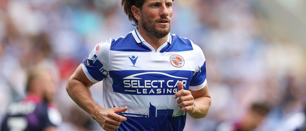 Sam Hutchinson erlitt einen Herzinfarkt - während des Spiels.