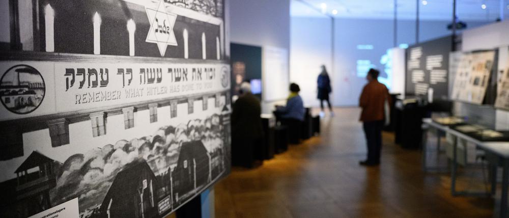 Die Gräuel der NS-Zeit waren schon kurz nach Kriegsende Thema von Ausstellungen.