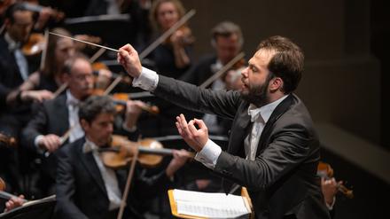 Petr Popelka dirigiert die Staatskapelle