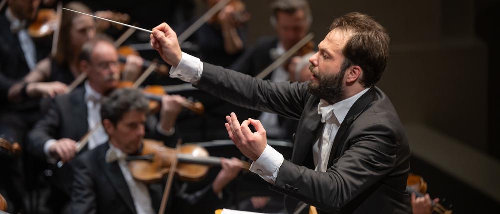 Petr Popelka dirigiert die Staatskapelle
